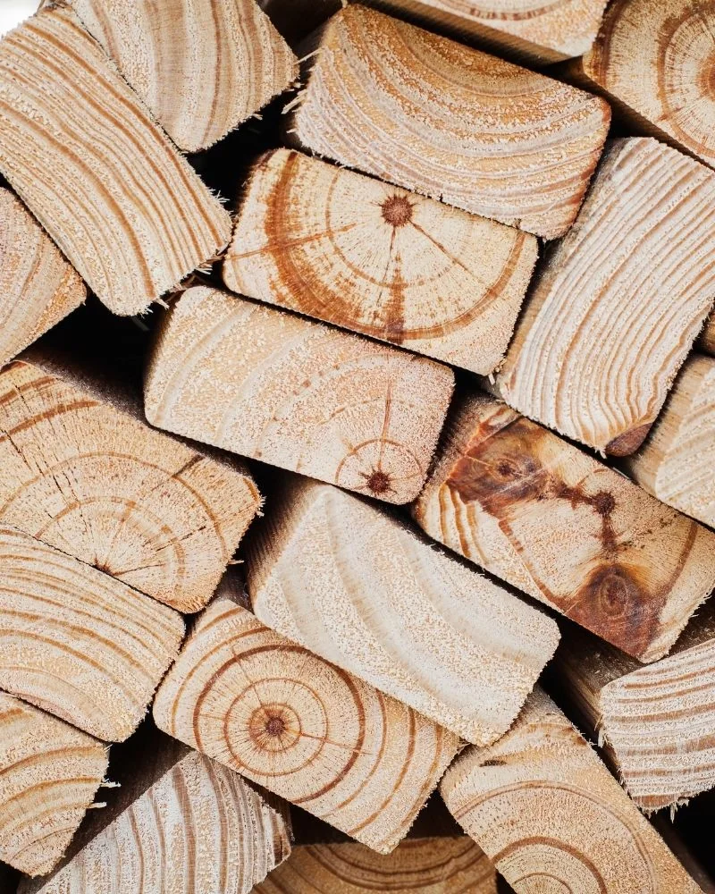 Drewno konstrukcyjne i kantówki do produkcji palet drewnianych