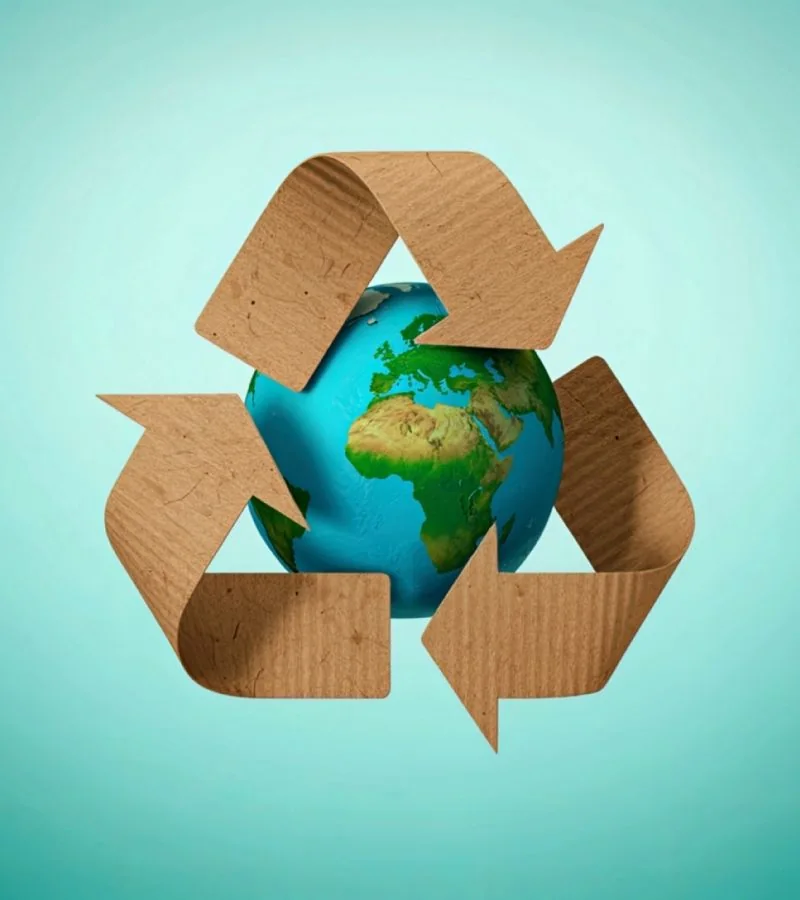 Kula ziemska w symbolu recyklingu