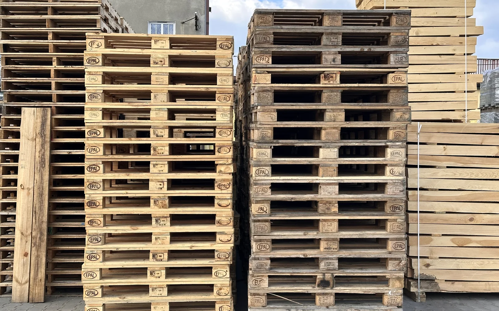 Different pallet types prepared for an initial quotation